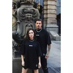 Camiseta Oversized Gola Alta preta