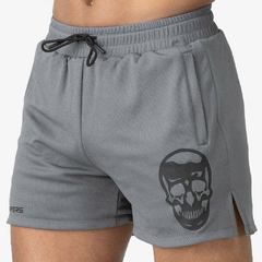 short masculino curto para academia cinza com caveira
