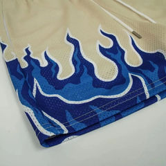 short masculino com estampa de fogo