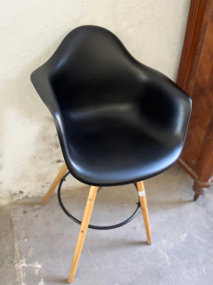 BANQUETA $70.000 ALTA NEGRA 1MT DE ALTO en internet