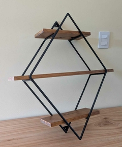REPISA FLOTANTE ROMBO DE HIERRO Y MADERA - 3 ESTANTES -MEDIDAS: Alto 70cm- Estante del medio 65cm- Estantes superior e inferior 33cm $38.000 - comprar online