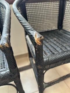 JUEGO $ 400.000 DE MESA DE RATTAN CON TAPA DE VIDRIO Y 4 SILLONES DE RATTAN CON ALMOHADONES - - tienda online