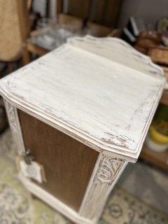 MESA DE LUZ CEDRO PATINADA 44 ANCHO X 40 LARGO X 73 DE ALTO $150.000 en internet