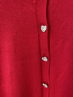 SWETER ROJO CON BOTONES CON STRASS en internet