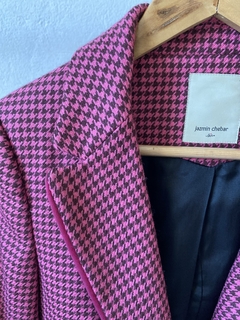 BLAZER JAZMIN CHEBAR DE PAÑO ESTAMPADO FUCSIA - Galpón Chic