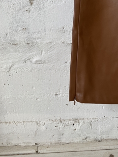 PANTALON ECOCUERO OLD NAVY MARRON - Galpón Chic