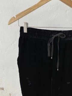 PANTALON PAULA PLUSH NEGRO en internet