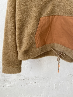 BUZO FIKA DE PELUCHE BEIGE - Galpón Chic