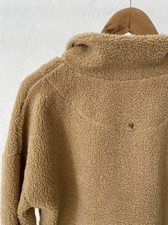 BUZO FIKA DE PELUCHE BEIGE - tienda online