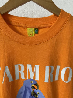 MUSCU FARM RIO NARANJA CON ESTAMPA PAJARO en internet