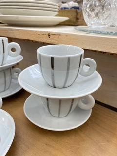 6 TAZAS Y 5 PLATITOS $14.000 en internet