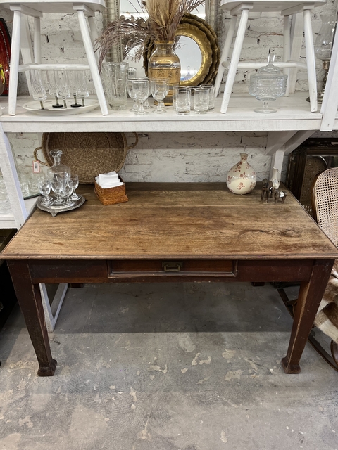 MESA $390.000 DE CAMPO DE CEDRO - PATAS DE ESTILO- CON CAJON CENTRAL - 1,50 CM DE ANCHO X 0,88 DE PROFUNDIDAD X 152CM X 0,82 CM DE ALT - comprar online
