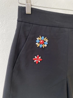 SHORT ZARA NEGRO BORDADO FLOR en internet