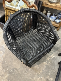 JUEGO $ 400.000 DE MESA DE RATTAN CON TAPA DE VIDRIO Y 4 SILLONES DE RATTAN CON ALMOHADONES -