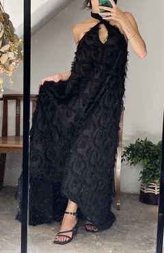 VESTIDO CELESTE ZUKAS NEGRO CON FLECOS en internet