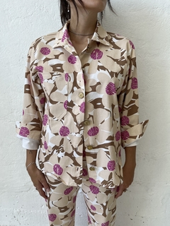 CAMPERA MILLIE ESTAMPADA CON BOTONES DORADOS - comprar online
