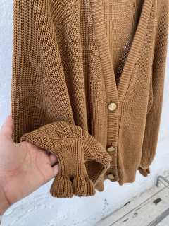 CARDIGAN SHIBINDA MARRON TEJIDO en internet