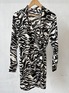 VESTIDO HYM ESTAMPADO BLANCO Y NEGRO SEDA - comprar online