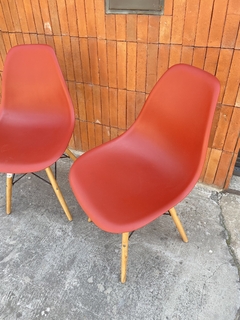 SILLAS EAMES ROJA X2 $20.000 c/u en internet