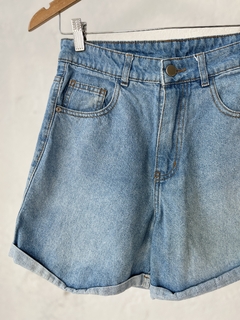 SHORT TIRO ALTO CELESTE CLARITO en internet