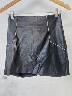POLLERA DE LA OSTIA ECOCUERO NEGRA CON SYTASS - comprar online