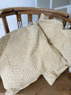 ALMOHADONES BEIGE TEXTURADOS 2U $7.000 C/U en internet