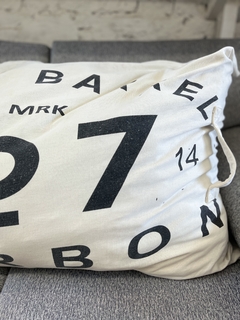 ALMOHADON BLANCO LETRAS NEGRAS $36.000 en internet