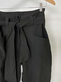 PANTALON TAICCA NEGRO BOLSILLOS RECTO Y LAZO en internet