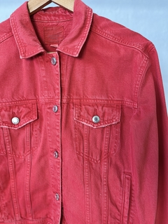 CAMPERA AMERICANA EAGLE DE JEAN ROJA en internet