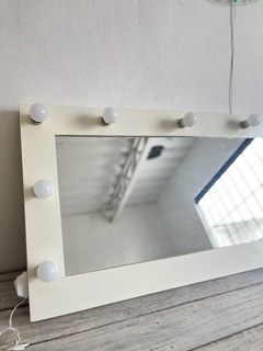ESPEJO BLANCO C LUCES Y FOCOS $180.000 en internet