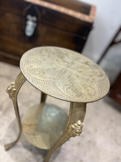 MESA REDONDA BRONCE LUSTRADA C PATAS LABRADAS $100.000 - comprar online