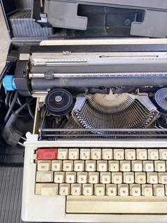 MAQUINA ELECTRICA OLIVETTI LETTER $50.000 - comprar online