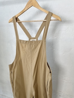 JARDINERO CHLOE CAMEL - comprar online