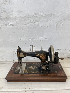 MAQUINA DE COSER FREYA $ 180.000