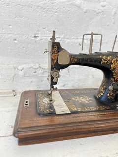 MAQUINA DE COSER FREYA $ 180.000 - comprar online