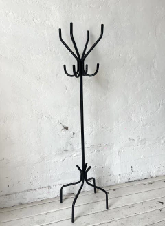 PERCHERO $48.000 DE HIERRO NEGRO 1,60 ALTO X 0,40 ANCHO - comprar online