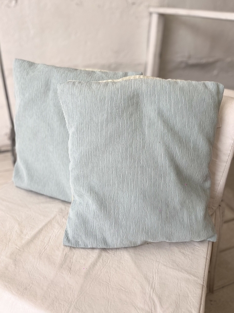 ALMOHADON CELESTE $11.000 - 42X42CM - 4 UNIDADES- PRECIO POR UNIDAD