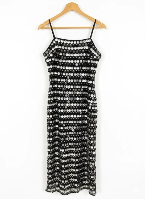 VESTIDO NEGRO CON LENTEJUELAS PLATEDAS - comprar online