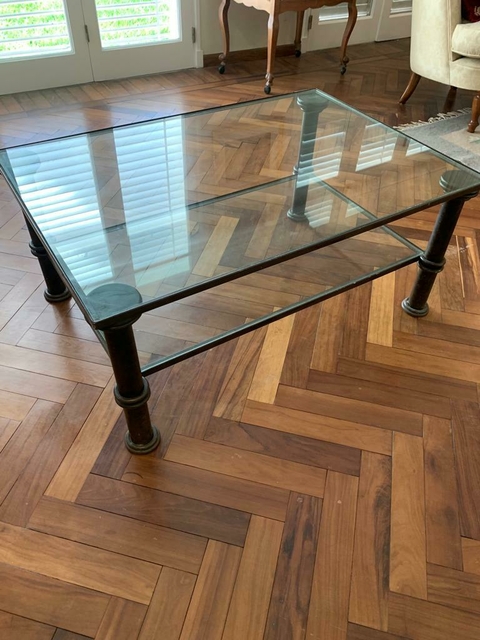 MESA RATONA DE HIERRO Y VIDRIO $160.000