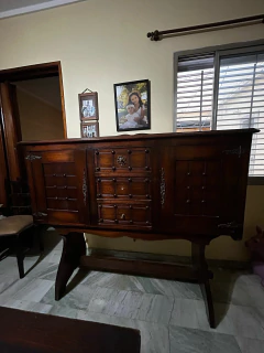 BAHIUT$ 450.000. APARADOR ESTILO ESPAÑOL DE CEDRO TALLADO A MANO CON HERRAJES DE BRONCE - comprar online