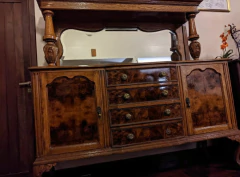 APARADORES ESTILO CHIPPINDALE- MADERA DE NOGAL LAQUEADA- ESPEJOS BISELADOS $ 1.200.000 CADA UNO - Galpón Chic