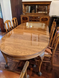 Imagen de JUEGO DE COMEDOR $ 1.400.000 DE MESA EXTENSIBLE CON 6 SILLAS ESTILO INGLES CHIPPINDALE