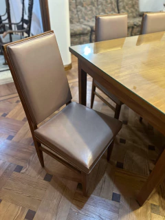JUEGO $ 750.000 DE COMEDOR LUSTRADA CON VIDRIO - 8 SILLAS -TAPIZADO DE CUERO BEIGE PERLA - comprar online