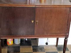 TOCADISCOS $ 150.000 BAHIUT ESTILO REINA ANA en internet