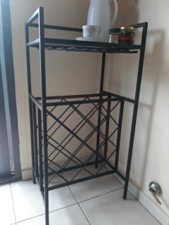 VINOTECA $ 120.000 DE HIERRO Y VIDRIO-CAPACIDAD 12 BOTELLAS- ESTANTE PARA 12 COPAS