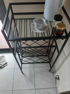 VINOTECA $ 120.000 DE HIERRO Y VIDRIO-CAPACIDAD 12 BOTELLAS- ESTANTE PARA 12 COPAS - Galpón Chic