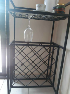 VINOTECA $ 120.000 DE HIERRO Y VIDRIO-CAPACIDAD 12 BOTELLAS- ESTANTE PARA 12 COPAS - comprar online