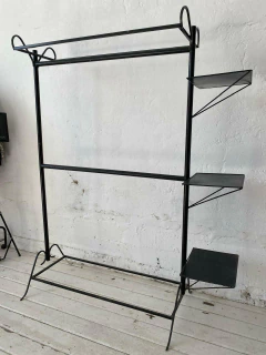 PERCHERO $ 280.000 DE HIERRO CON DOBLE BARRAL-TRES ESTANTES LATERALES. REFORZADO 1.30 X 1.90- - tienda online