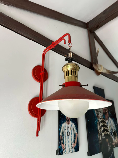 LAMPARA $ 90.000 DE PARED ROJA - TIPO GALPONERA