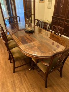 JUEGO $ 2.500.000 DE COMEDOR ESTILO SHERATON- MESA CON VIDRIO- 8 SILLAS-2 SILLONES-